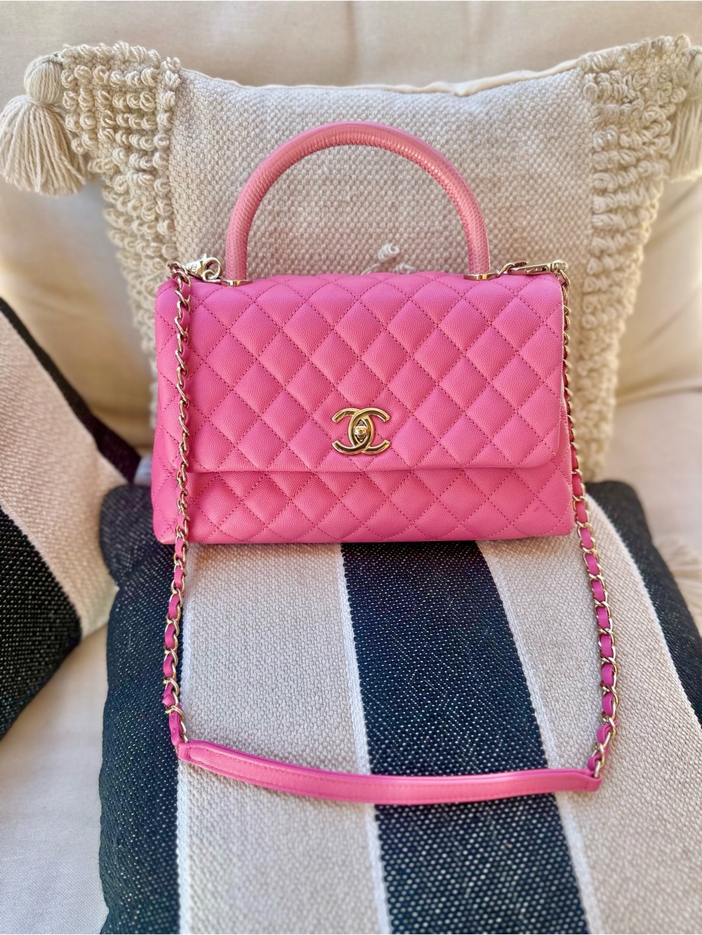 🩷🔥🔥🩷COCO HANDLE STUNNING PINK CHANEL 22P🩷🔥🔥🩷 - Picture 2 of 16